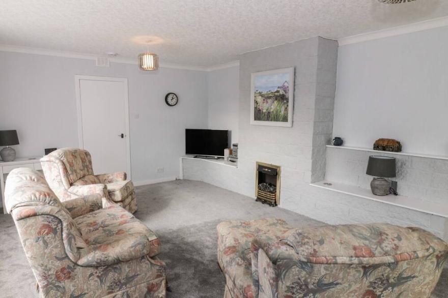 HONESTY COTTAGE, pet friendly, country holiday cottage in Maidens