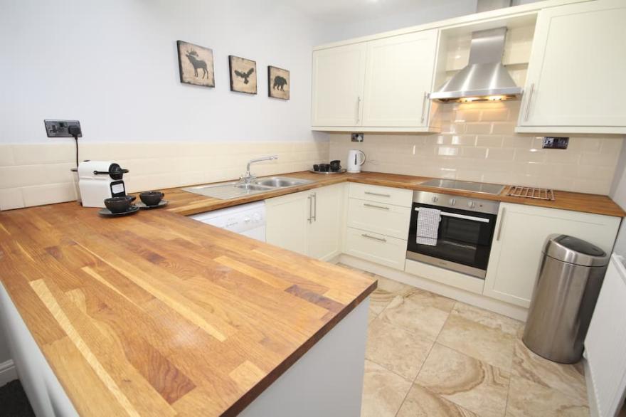 Serviced Courtyard Apartment Close To Centre