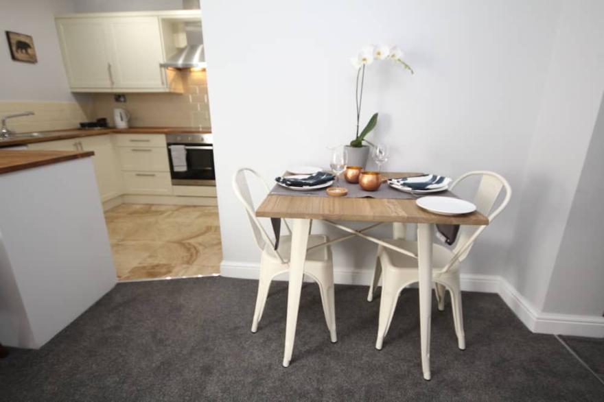 Serviced Courtyard Apartment Close To Centre