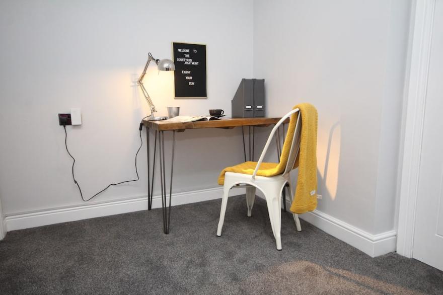 Serviced Courtyard Apartment Close To Centre