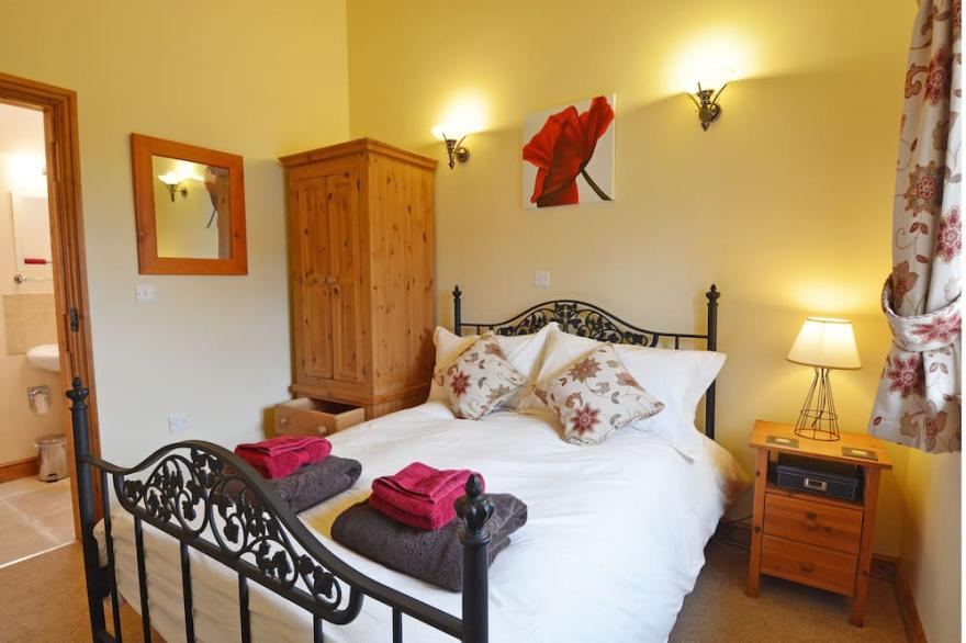 Guillemot Cottage  stunningly converted stables