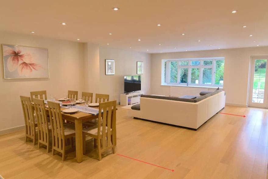 Lovely, spacious home with huge rear garden
