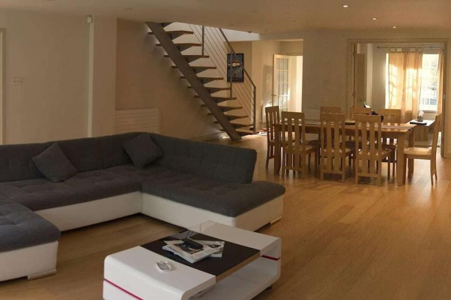 Lovely, spacious home with huge rear garden