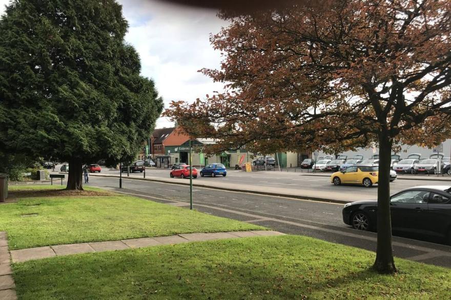 Roomotel - Hamlyn Green - Ground Floor 1 Bed Apartment in Solihull near the NEC