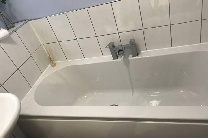 Roomotel - Hamlyn Green - Ground Floor 1 Bed Apartment in Solihull near the NEC