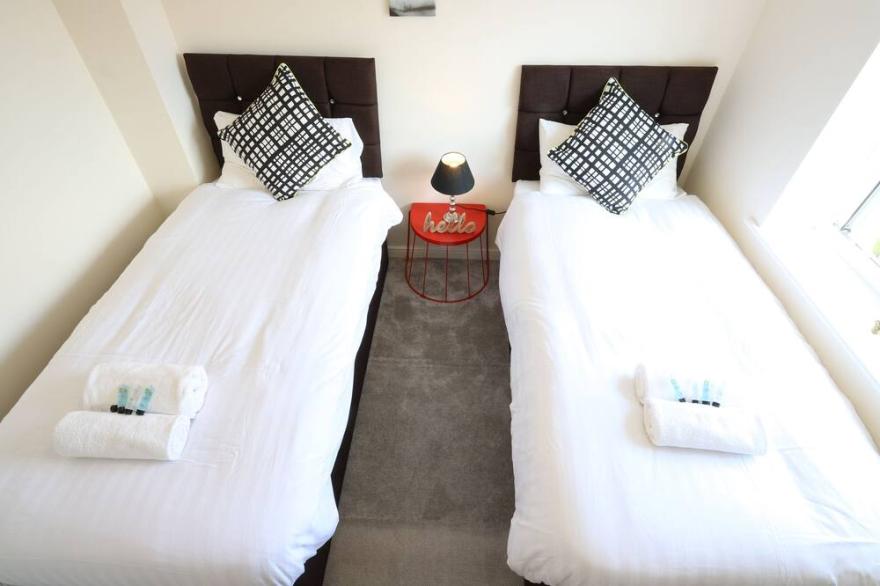 Birmingham Airport/NEC Beauty Homebase for 7 people