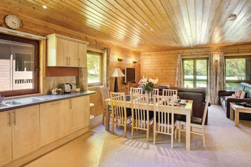 Exceptional 3-bed lodge on spacious country estate. Free gym+leisure facilities