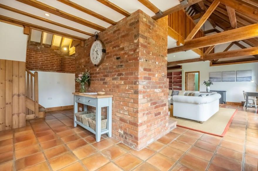 This beautiful luxury barn, located in a quiet corner of North Creake