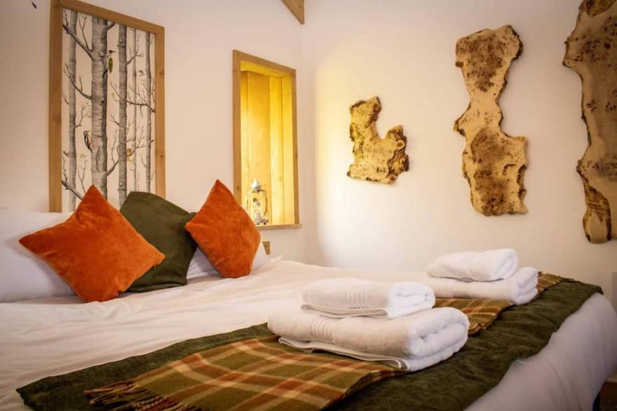 Unique wildlife lodge in West Sussex, sleeps 4 with log burner and private hot tub