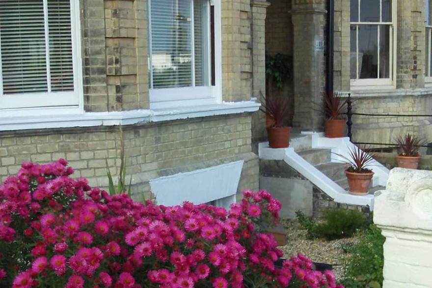 Holiday Flat for rental with stunning sea views.