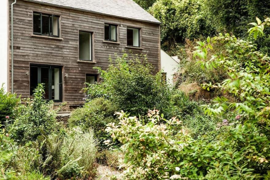An incredible retreat on the coast for 6, with an incredible garden