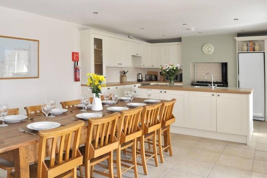 A stunning coastal home for 10 with a hot tub on the Pembrokeshire Coast