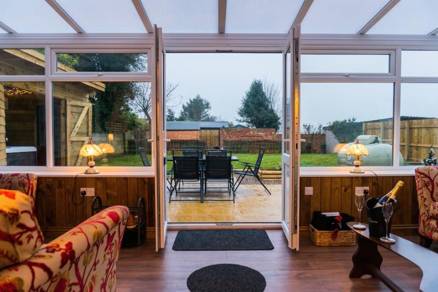 Pet Friendly Hot Tub Luxury Cottage near Withernsea and Patrington