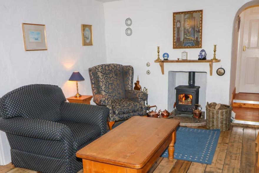 WOODLEIGH COTTAGE, with open fire in Ballycastle