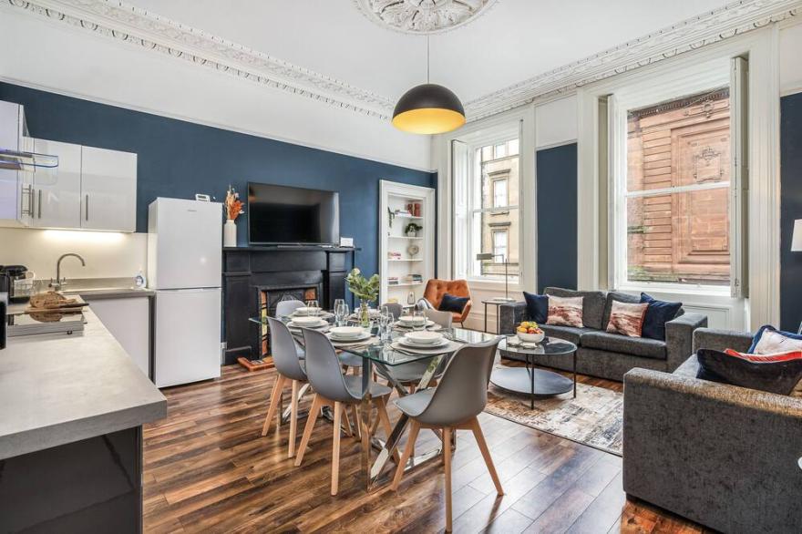 Modern 4 bedroom, City Centre Maisonette