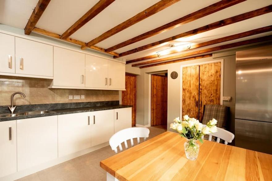 A beautifully renovated farm house on the coast with a hot tub & outdoor bar