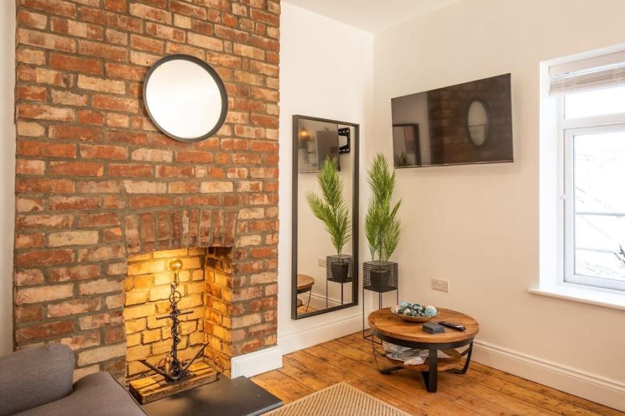 A light and airy apartment for 2 or 4 in the heart of St Dogmaels