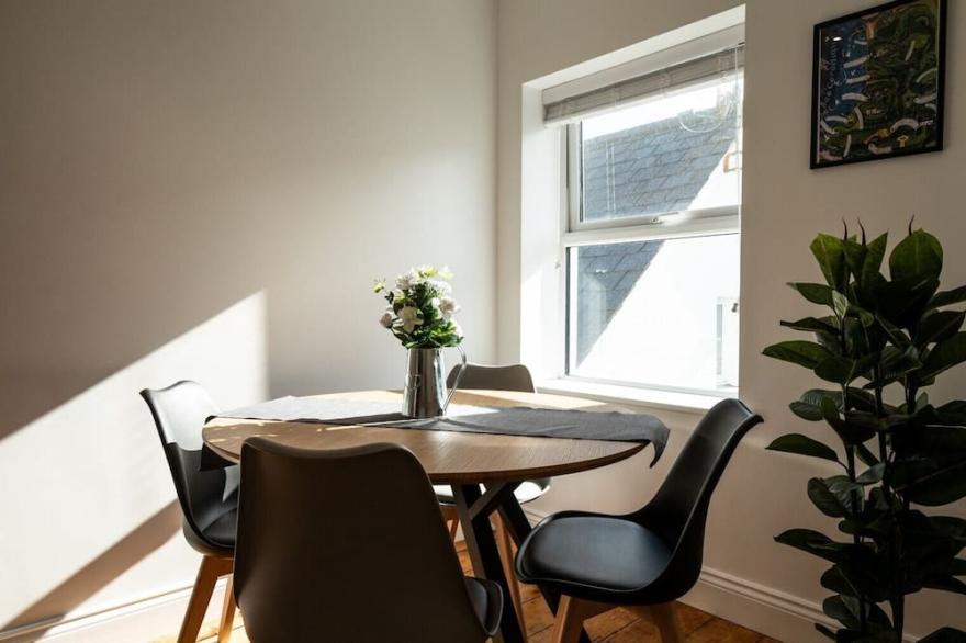 A light and airy apartment for 2 or 4 in the heart of St Dogmaels