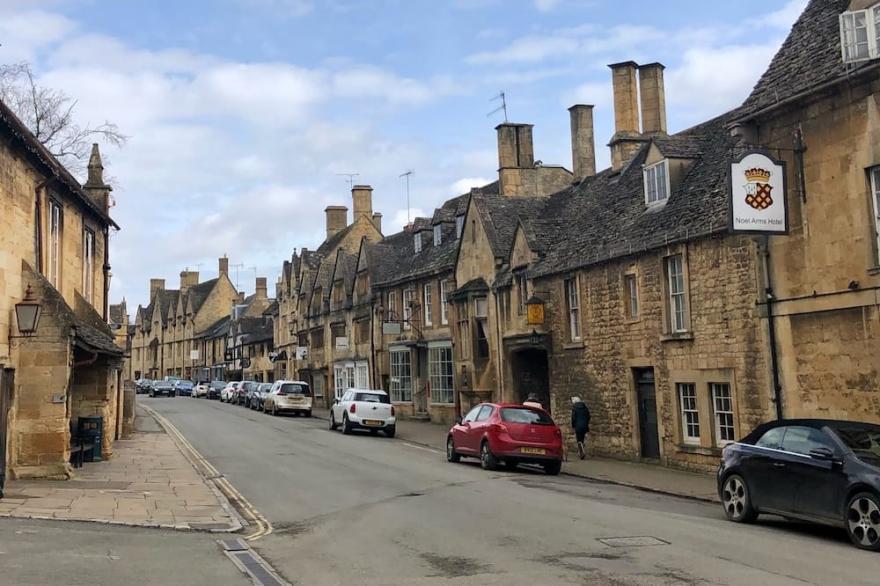 Romantic Noel Cottage For Two In Chipping Campden