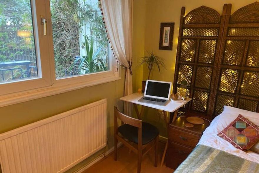 Tropical garden retreat in canal-side Kings Cross
