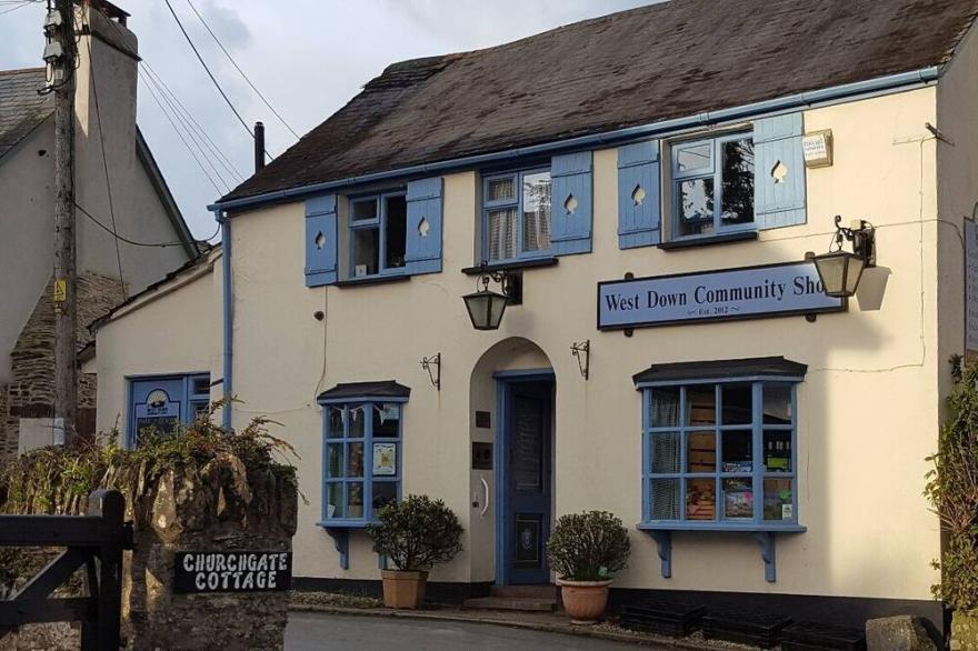Beautiful luxury cosy village cottage near Woolacombe and Croyde beaches