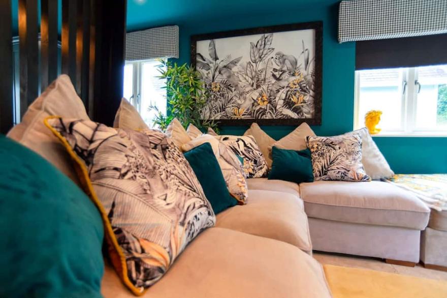Trewhiddle Villa 03 Sleeps up to 9 guest
