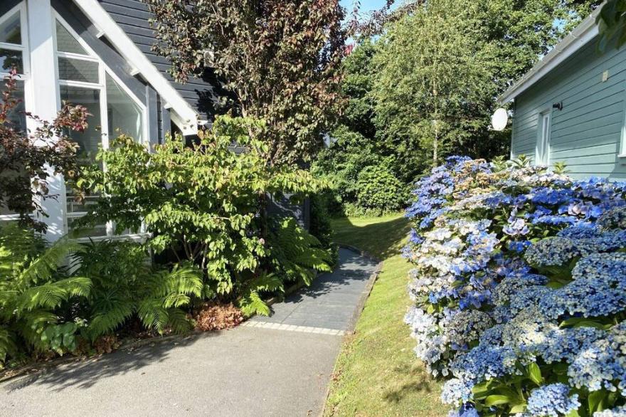 Luxury 4 bed detached villa, minimum 3 bathrooms, large open plan lounge/kitchen/dining area.
