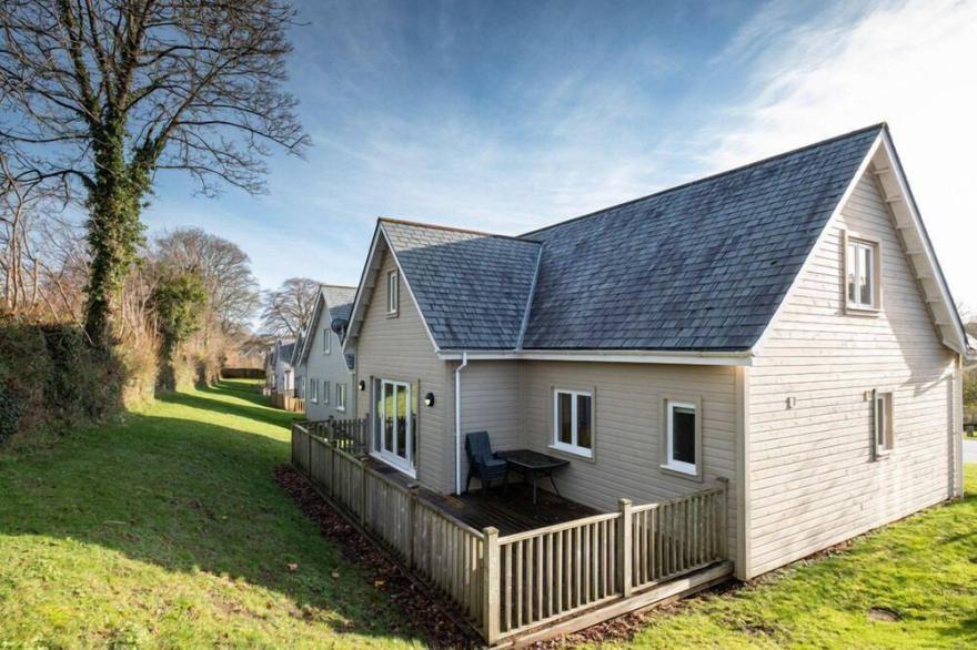 Luxury 4 bed detached villa, minimum 3 bathrooms, large open plan lounge/kitchen/dining area.
