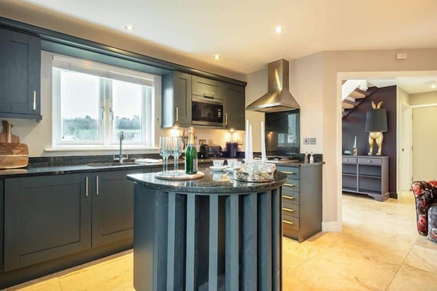 Luxury 4 bed detached villa, minimum 3 bathrooms, large open plan lounge/kitchen/dining area.