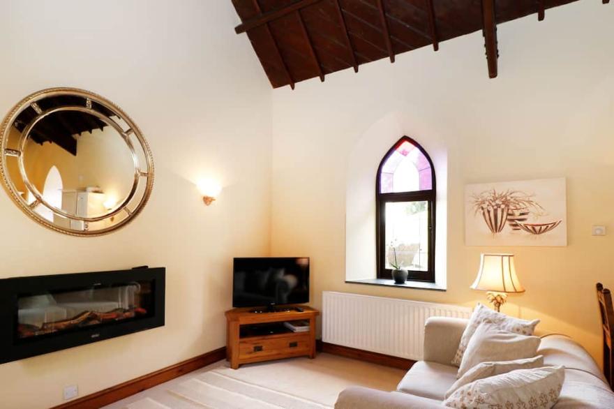 FROGWELL CHAPEL, pet friendly, with a garden in Callington