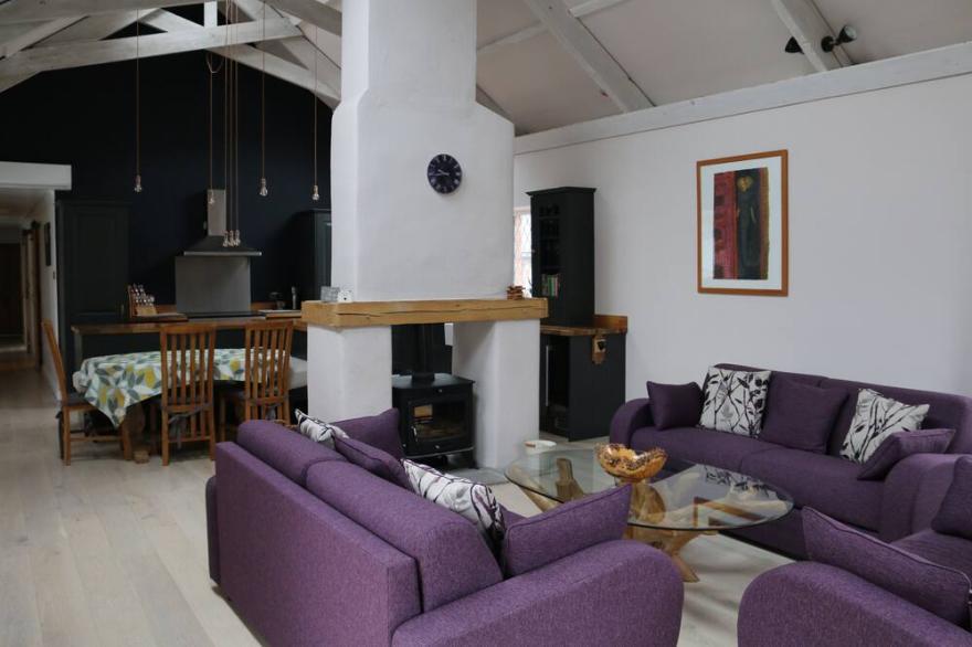 Situated in a quaint village-walking distance to Slapton Sand Beach & Ley