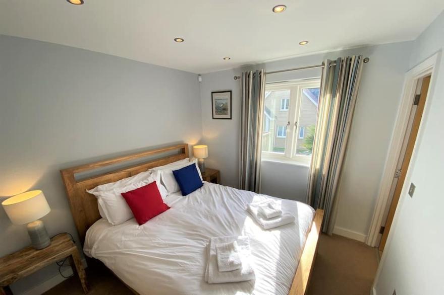 Luxury 4 bed detached villa, minimum 3 bathrooms, large open plan lounge/kitchen/dining area.