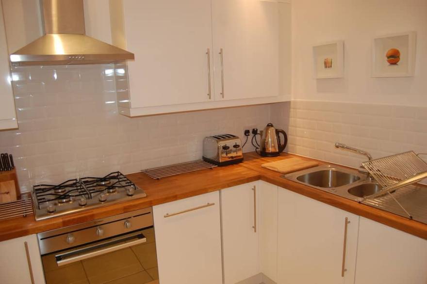 Bright, contemporary apartment in central Edinburgh.