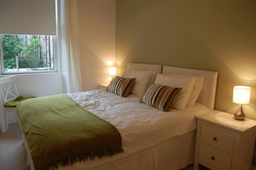 Bright, contemporary apartment in central Edinburgh.