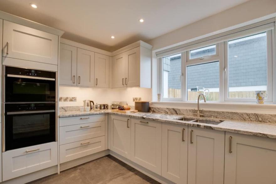 Bodlowen - Three Bedroom House, Sleeps 6