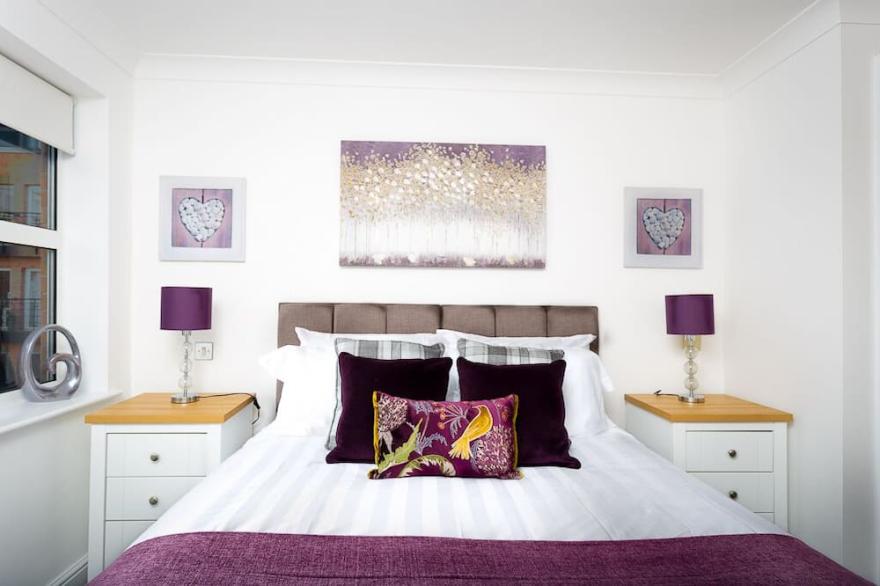 The Qube Long Stays DISCOUNTS- Contractors- Airport Nearby- Free WIFI- Families