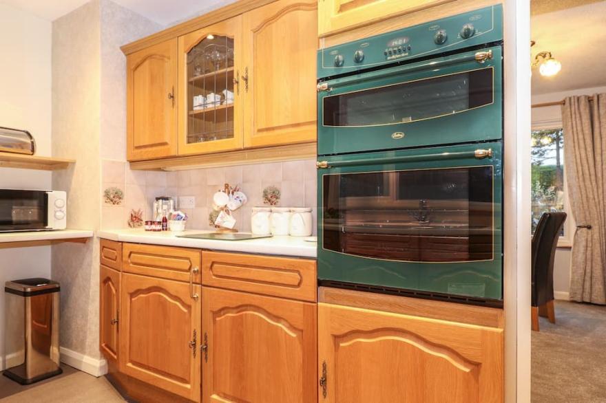 AFTON, romantic, with pool in Ambleside