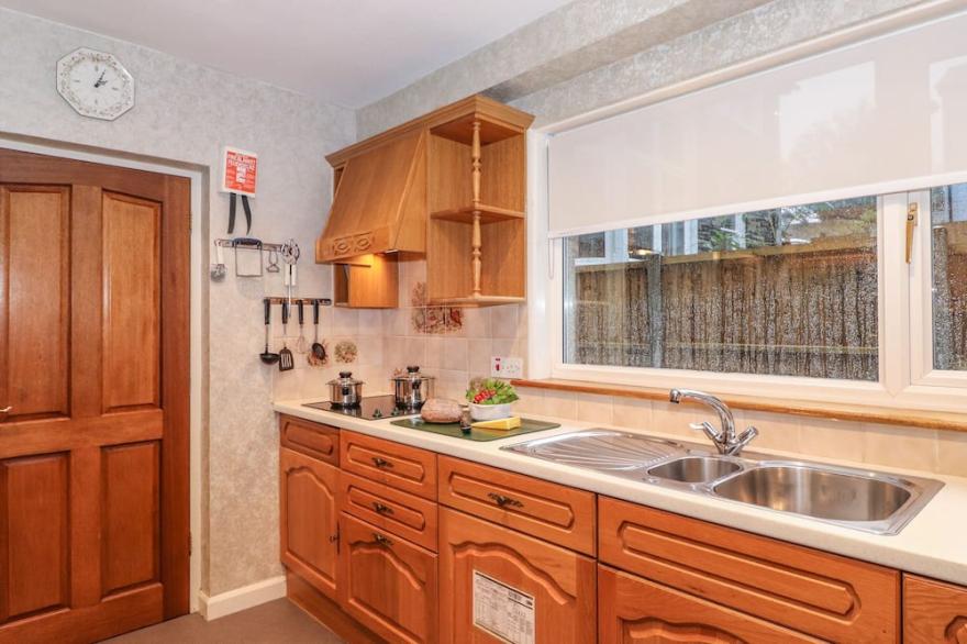AFTON, romantic, with pool in Ambleside