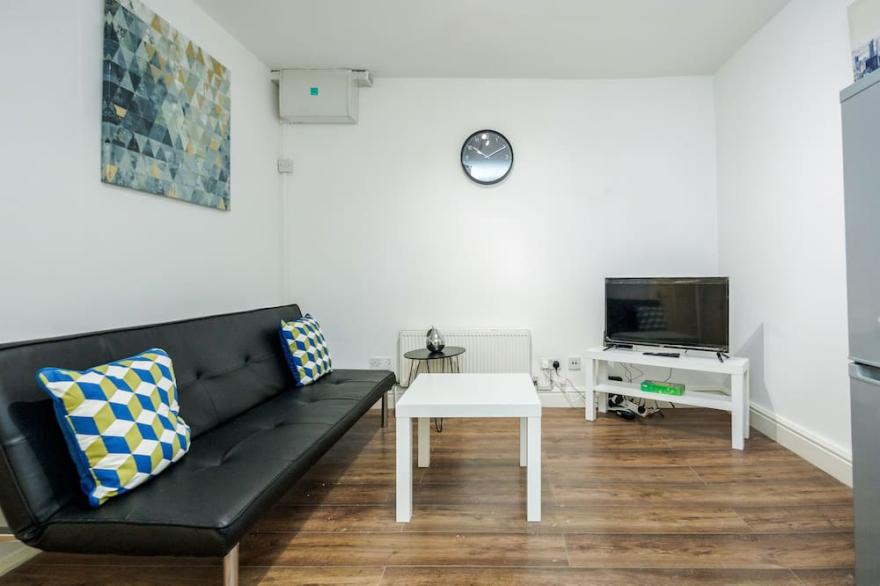 Charming 1-Bed Basement Apartment  in Lewisham