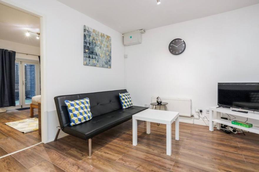 Charming 1-Bed Basement Apartment  in Lewisham
