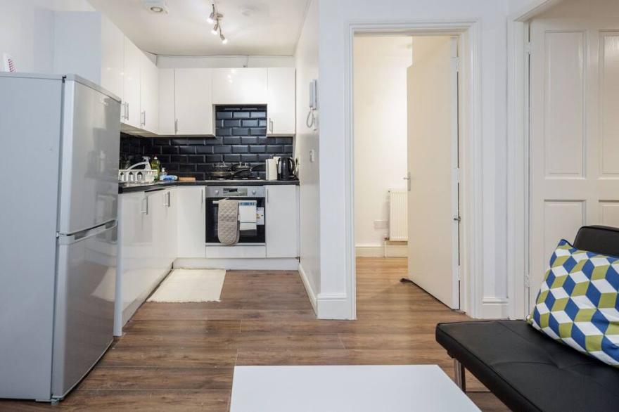 Charming 1-Bed Basement Apartment  in Lewisham