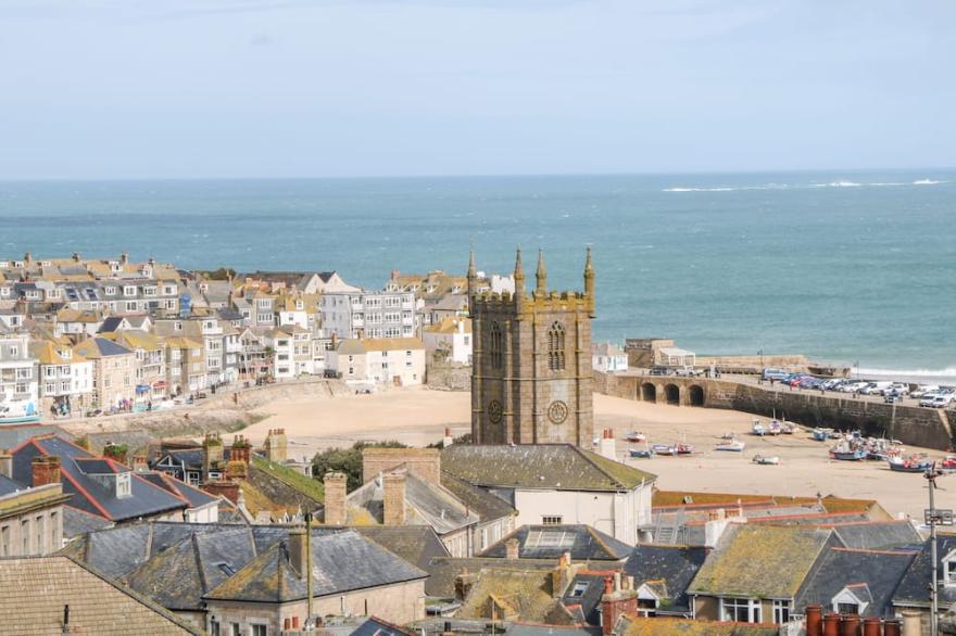ENDERLEIGH, family friendly, country holiday cottage in St Ives