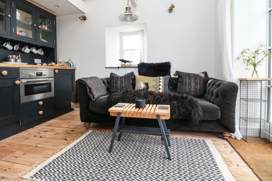 ROCKET CART HOUSE, romantic, luxury holiday cottage in Lizard
