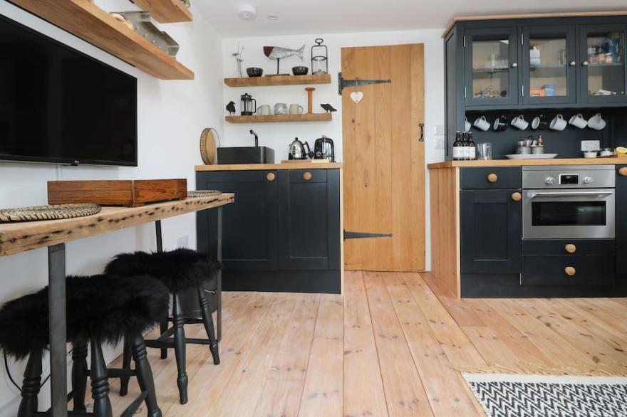ROCKET CART HOUSE, romantic, luxury holiday cottage in Lizard