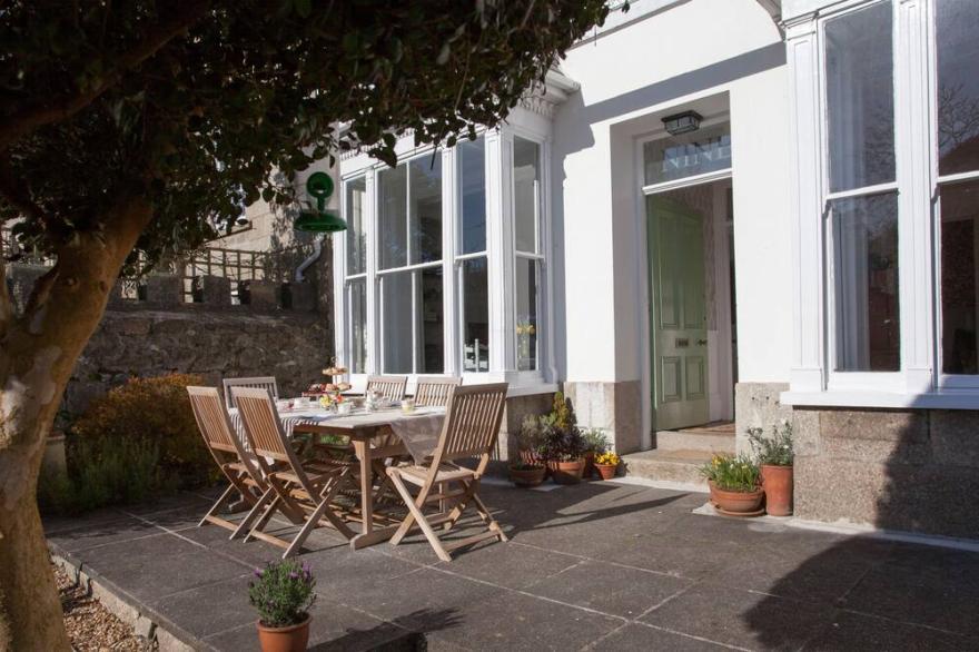 MYRTLE HOUSE PENZANCE, pet friendly, with open fire in Penzance
