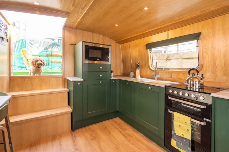 Luxury Boat, Floating Barge Accommodation