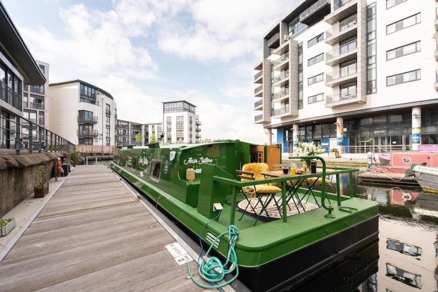 Luxury Boat, Floating Barge Accommodation