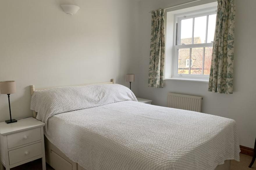 Cosy Carol Cottage Just Off The High Street