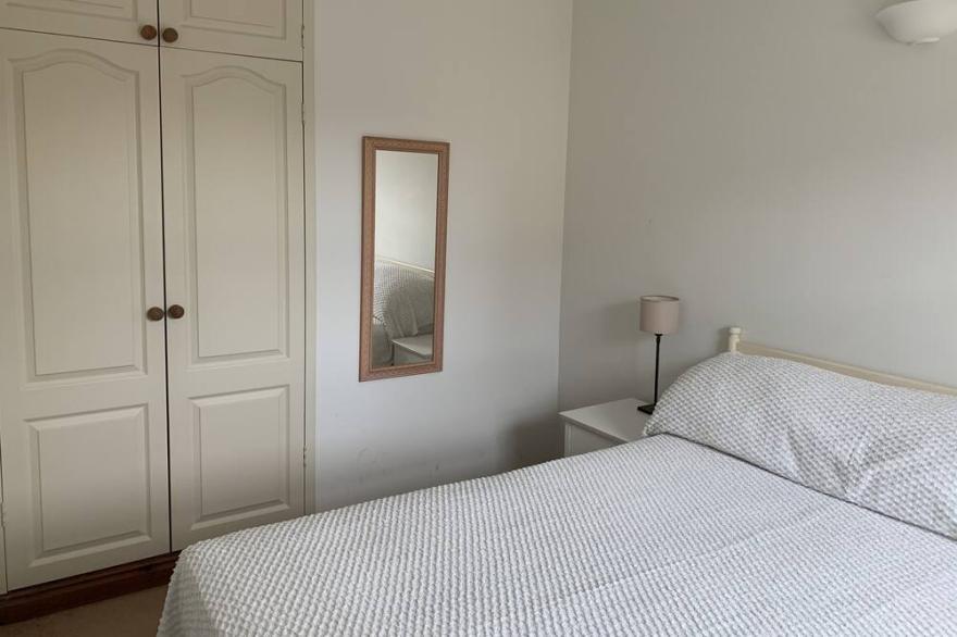 Cosy Carol Cottage Just Off The High Street