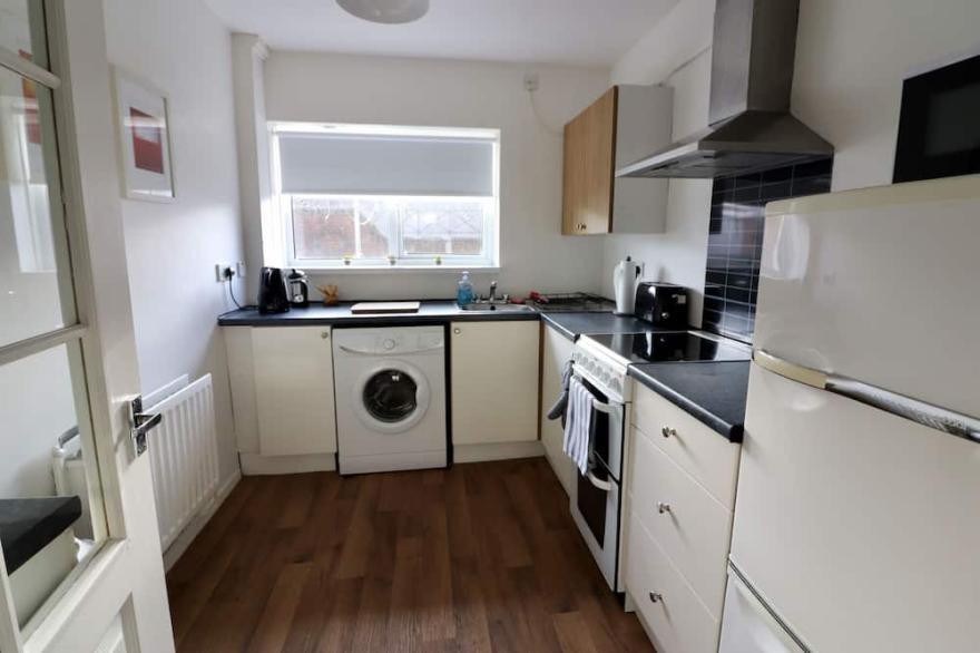 York Rd area, 2 bed, 15 min walk to Cathedral Qtr